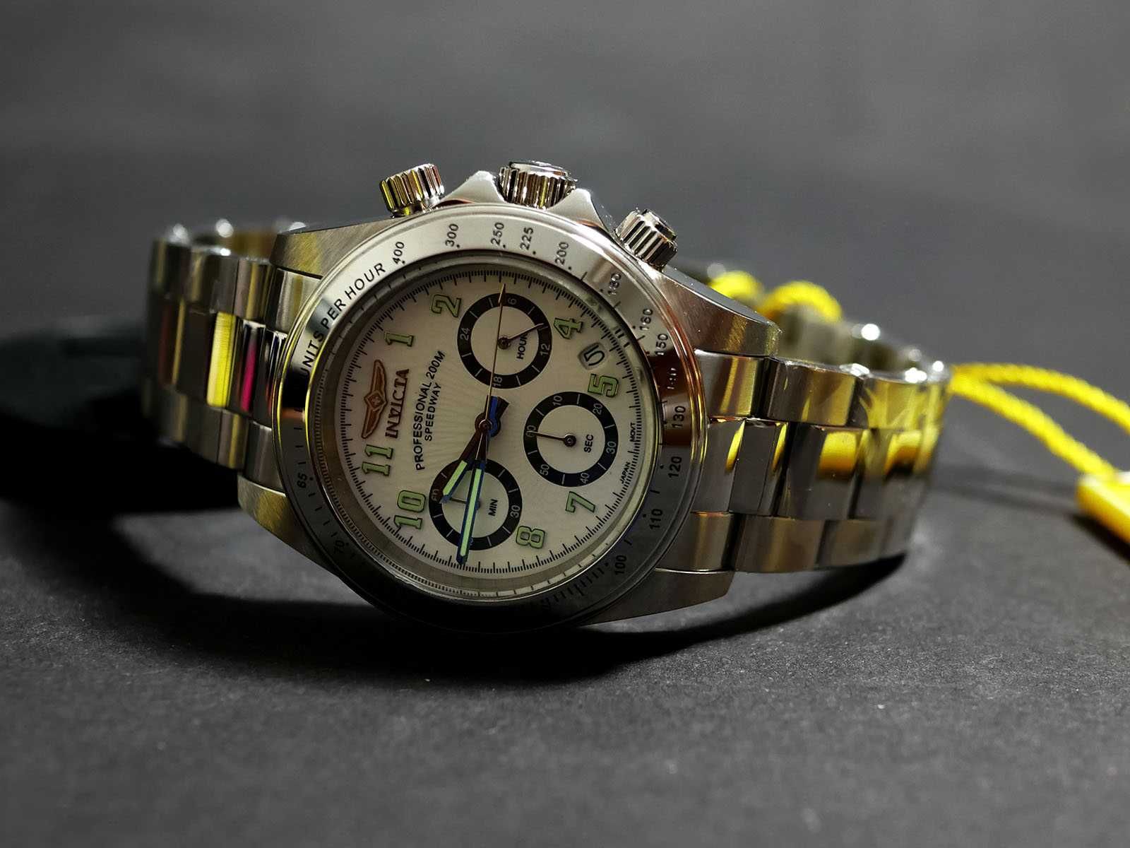 Часы Invicta 17023 из коллекции Speedway Collection  с коробкой