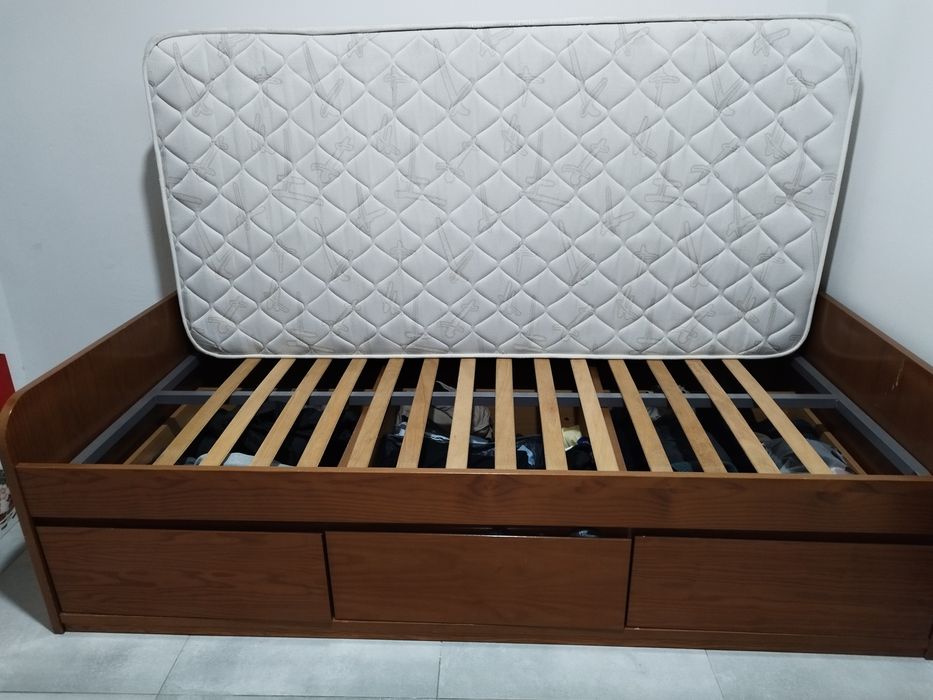 Cama com colchão