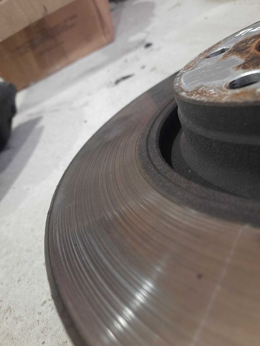 Передні тормозні бліни диски гальмівні Тойота Авенсіс т27 2.2 5х114.3