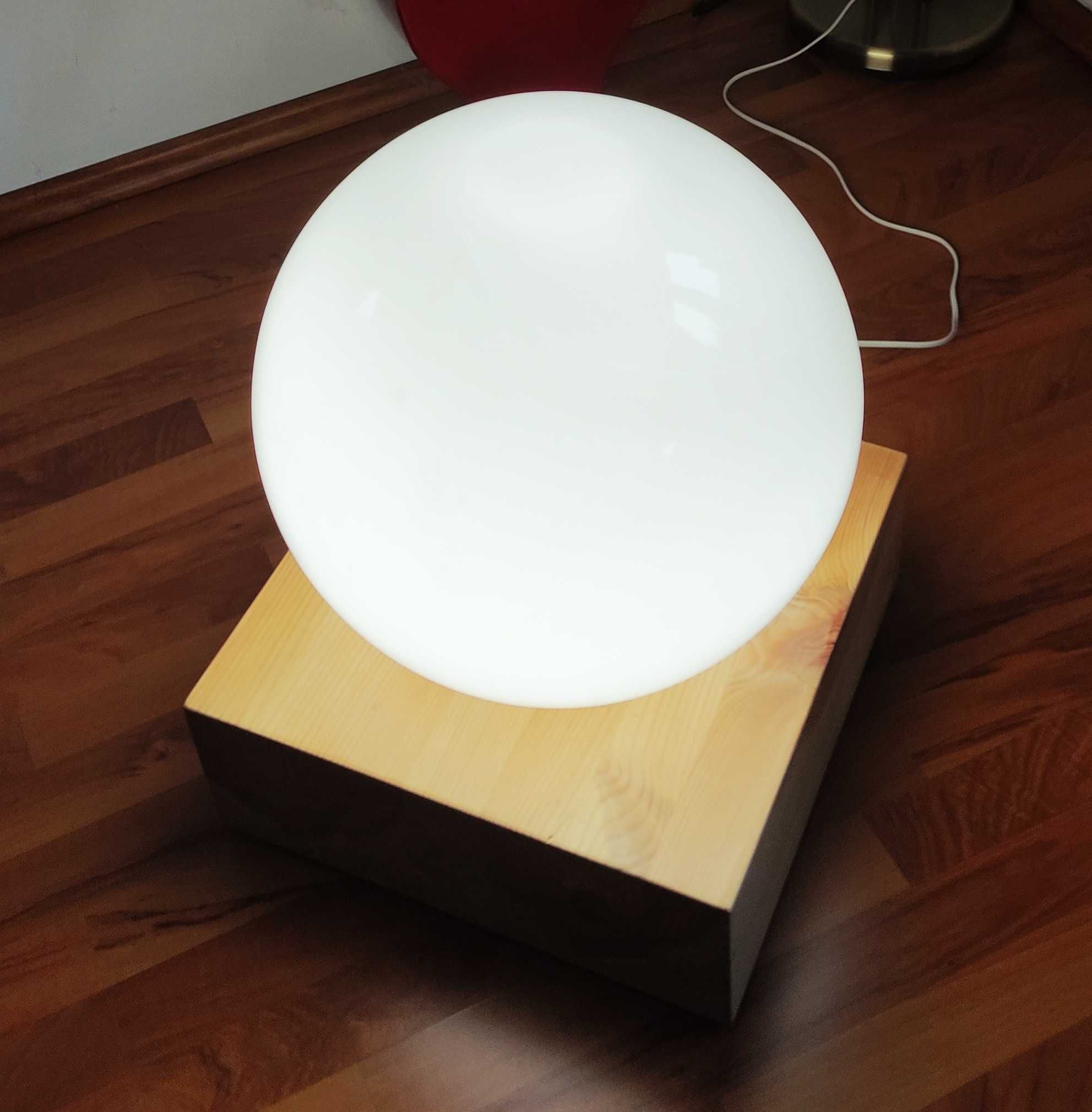 **Lampa stojąca, designerska, drewno i szkło**