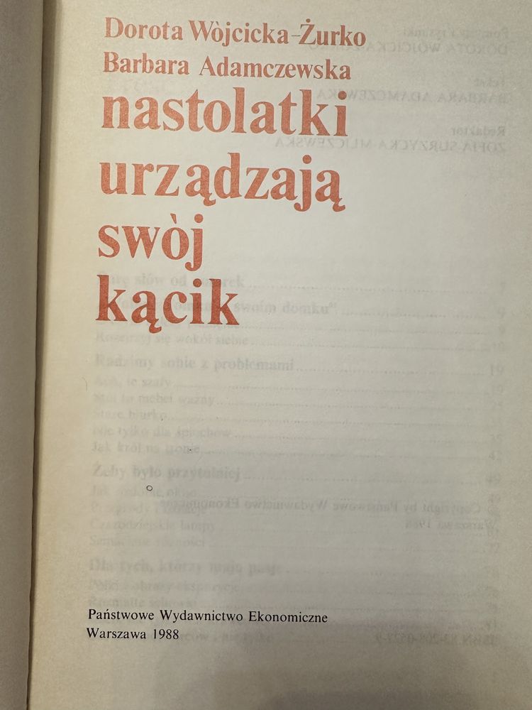 Nastolatki urządzają swój kącik. D. Wójcicka-Żurko. B. Adamczewska