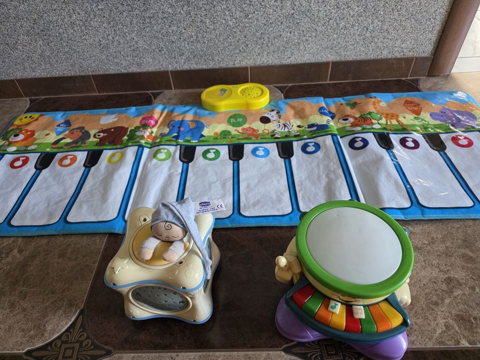 Все по 200, музичний килимок, нічник від Chicco, музичний барабан