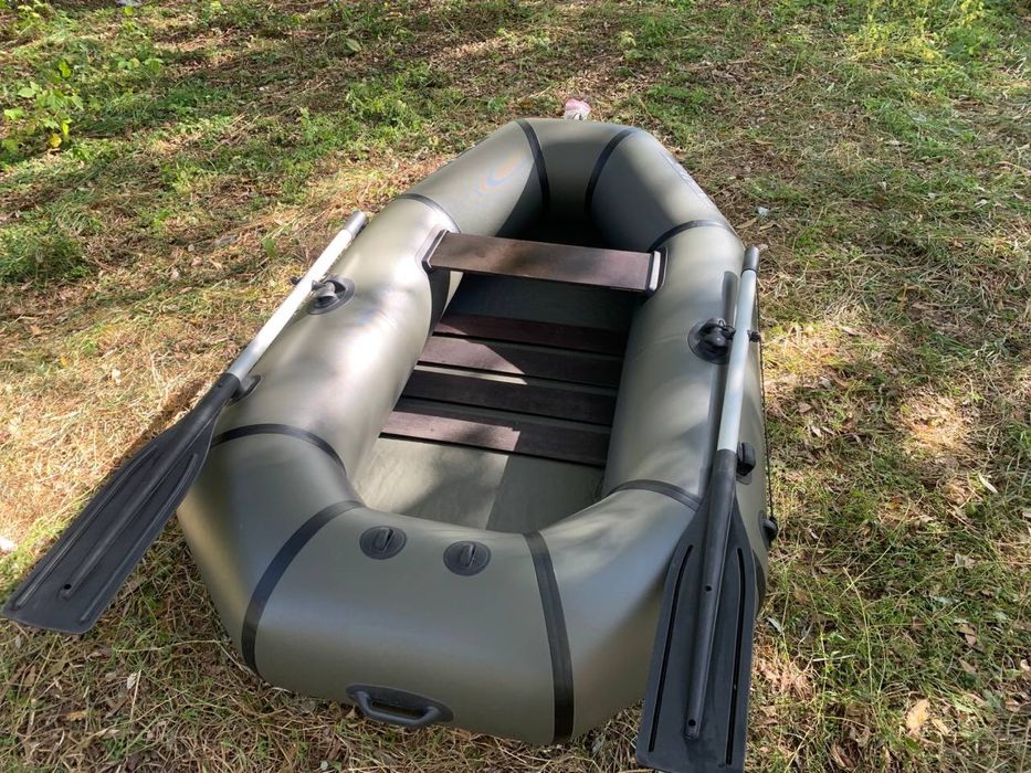 Лодка Delta з підвісним транцем під мотор