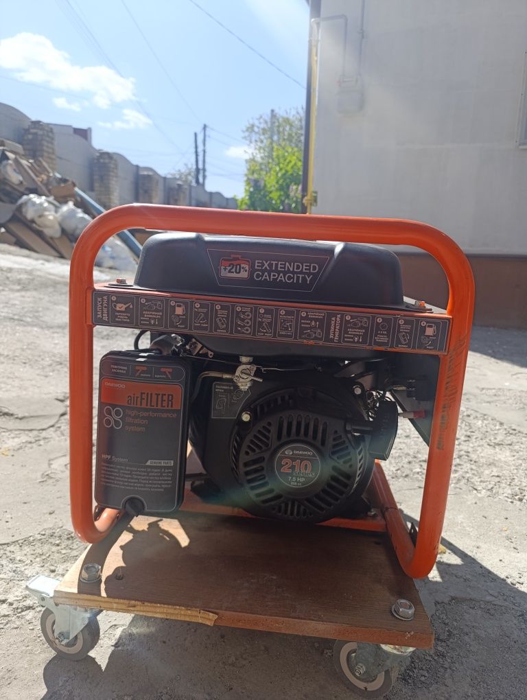 Продам генератор б/у