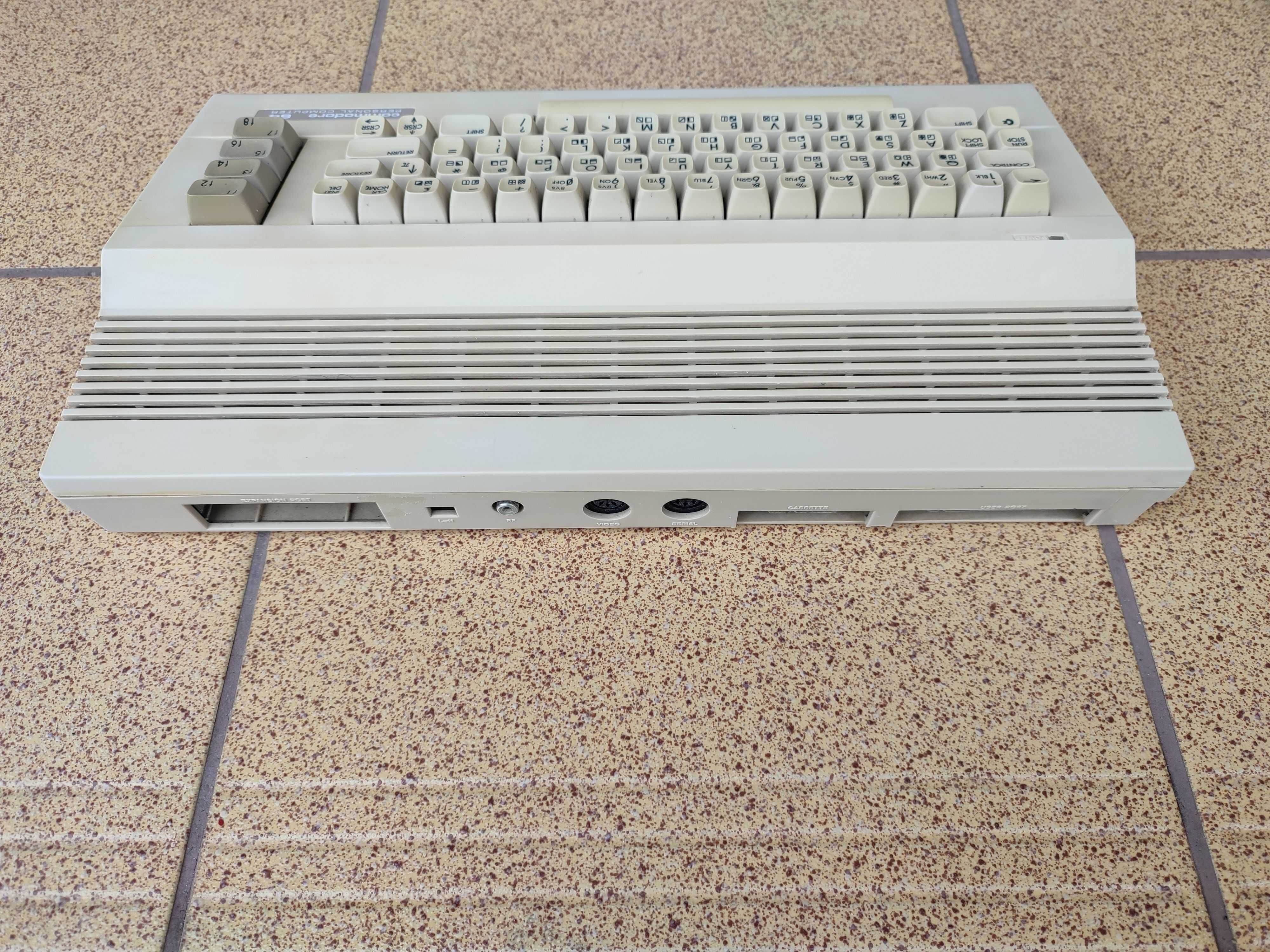 Commodore C64 pełny zestaw gry kartridż tapecart joystick magnetofon