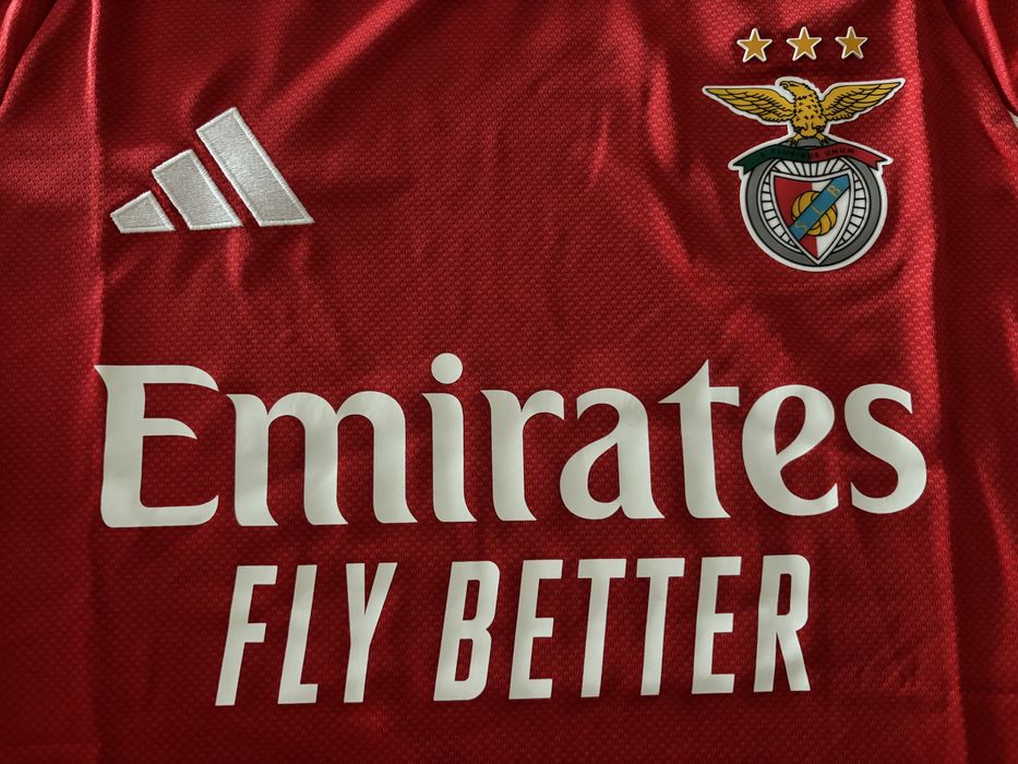 Camisola principal/alternativa do Benfica 25/26