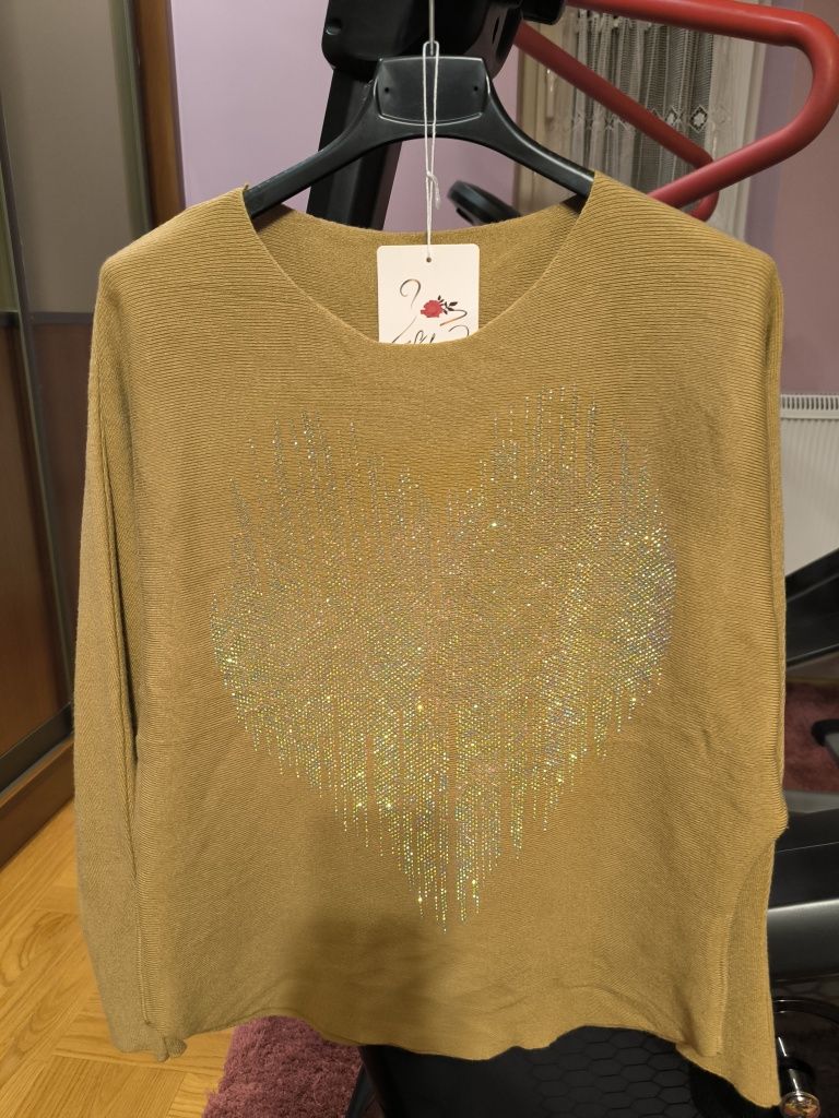 Śliczny mięciutki cienki sweter, rozm.uni, M-XL nowy z metką, włoski