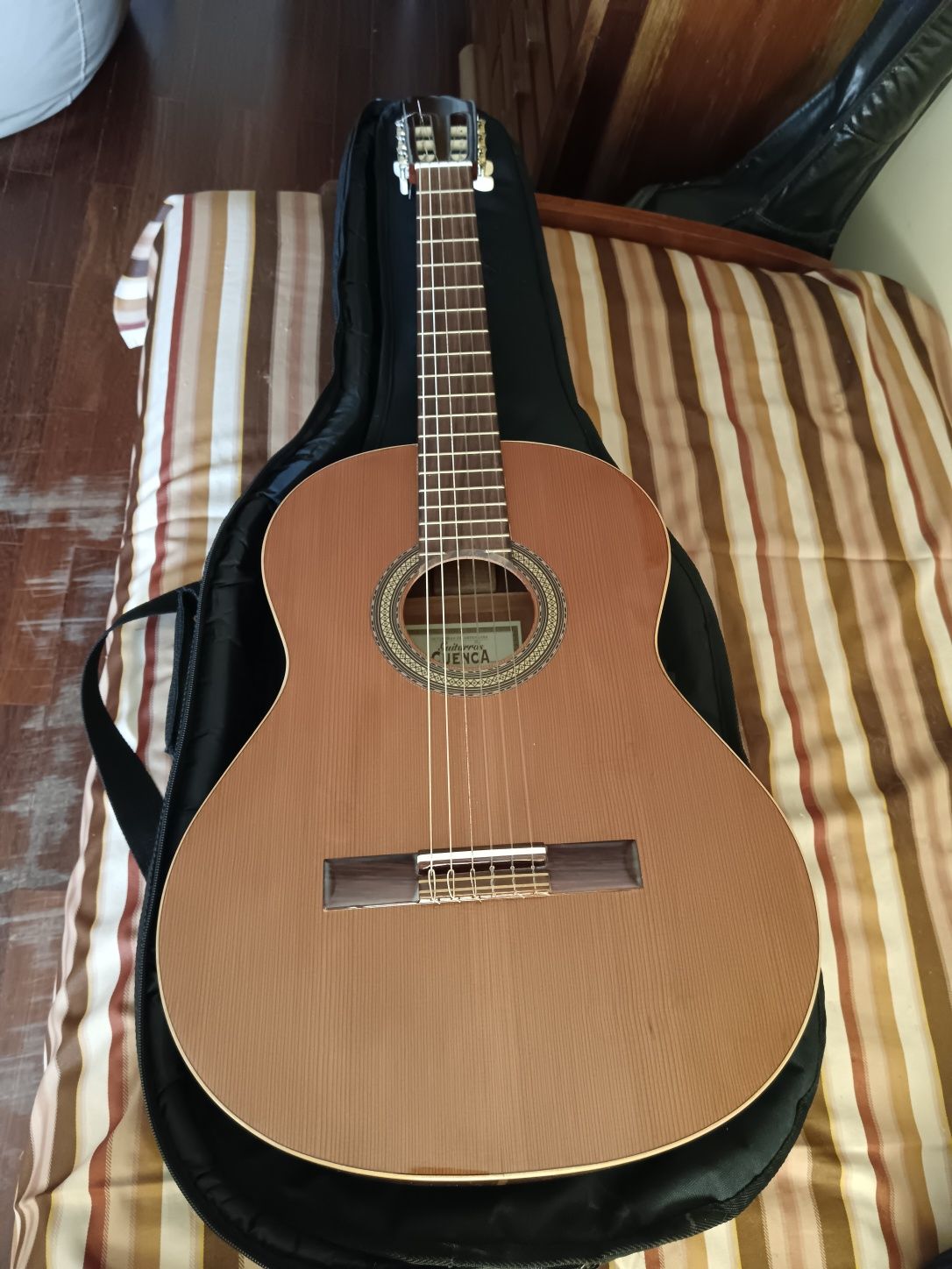 Viola - guitarra clássica Cuenca Artesana mod 10