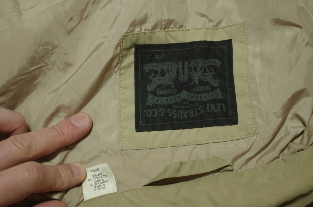 Мікропуховик стеганий Levis 501 оригінал S розмір стан дуже гарний