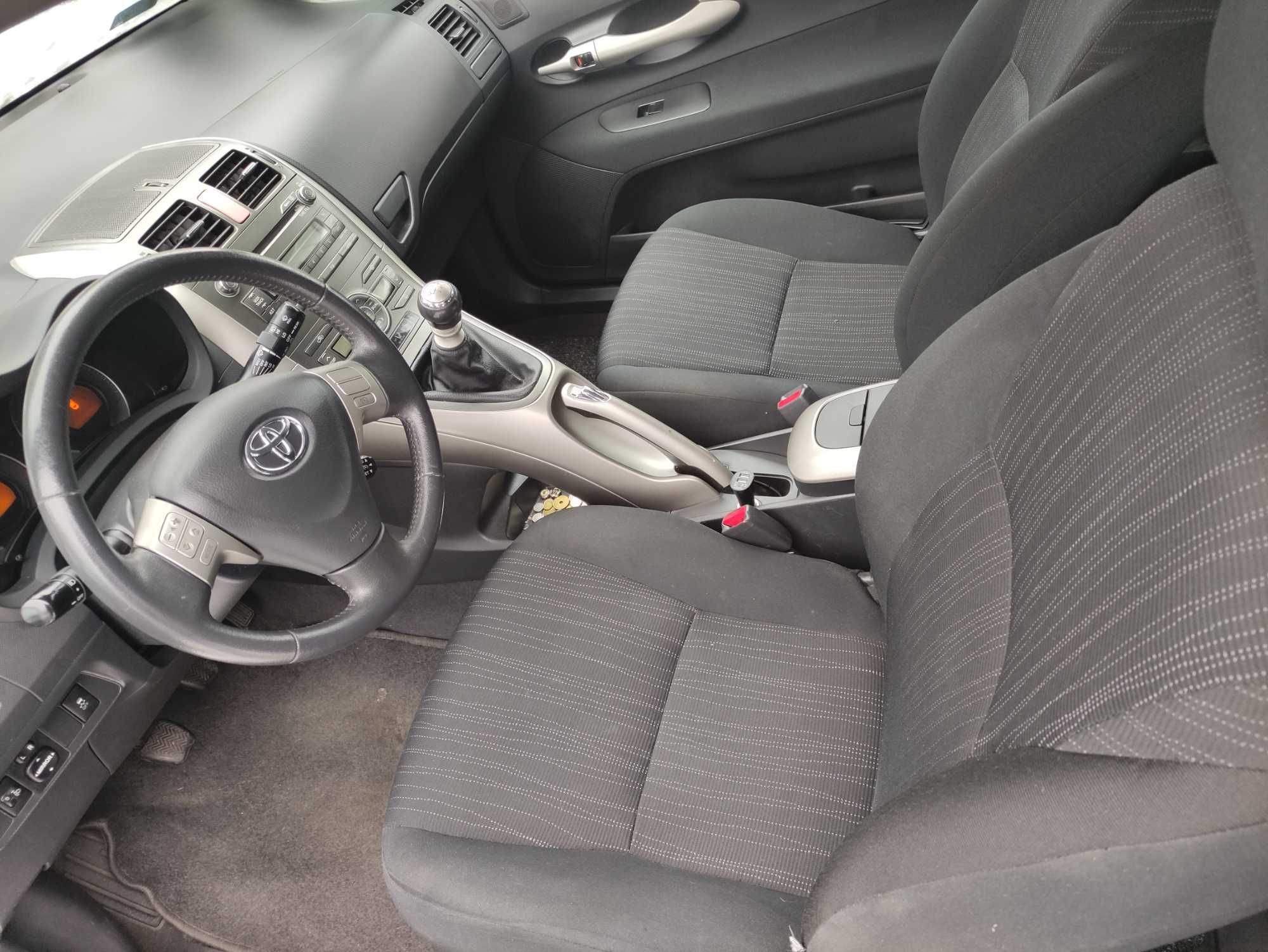 Toyota Auris 2.0 D4D klimatronic, tempomat, zadbana, nowe opony