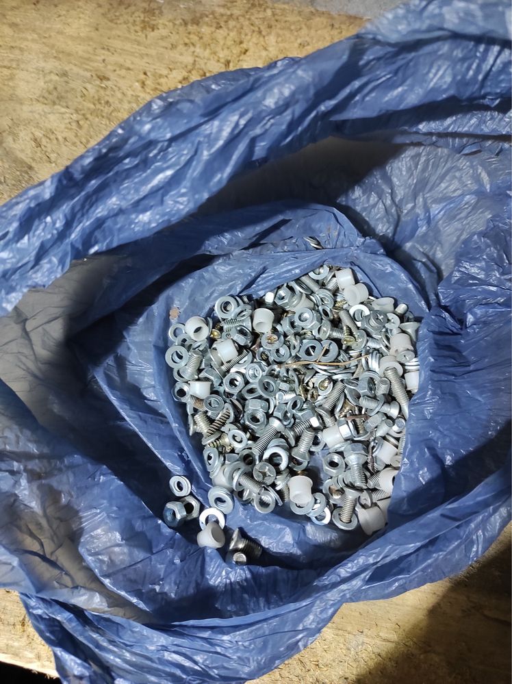 Метизи болти гайки шайби гровера шурупи саморізи наполнитель заклепки