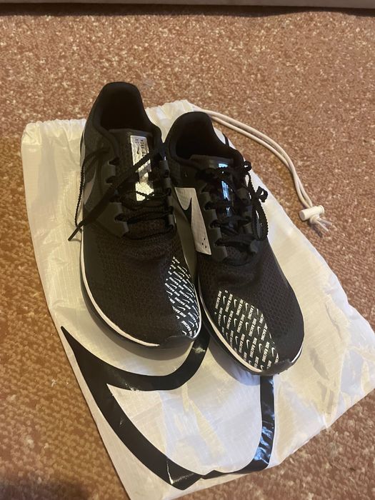 Кросівки спортивні