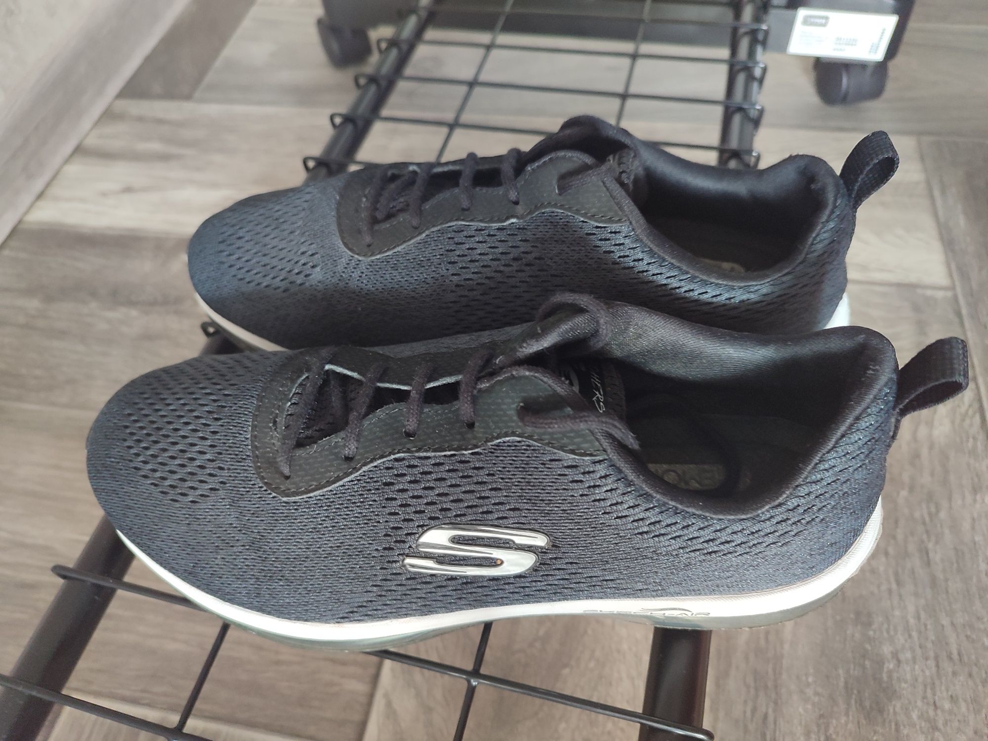 Кросівки Skechers розмір 38 на 25 см