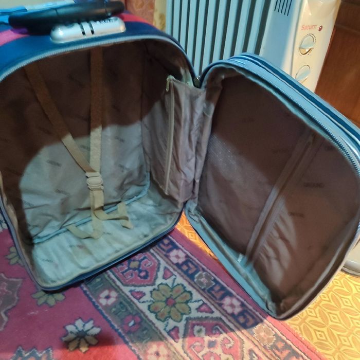 Продам чемодан дорожный