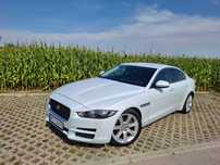 JAGUAR XE Portfolio 2.0 manual 2017r. Glacier White