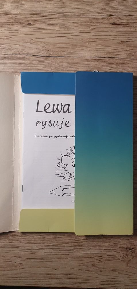 Lewa ręka rysuje i pisze Marta Bogdanowicz cz.1