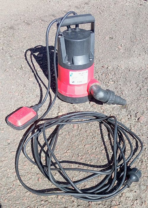 Насос 750 W дренажный фекальный в отличном состоянии 9000 л/ч.