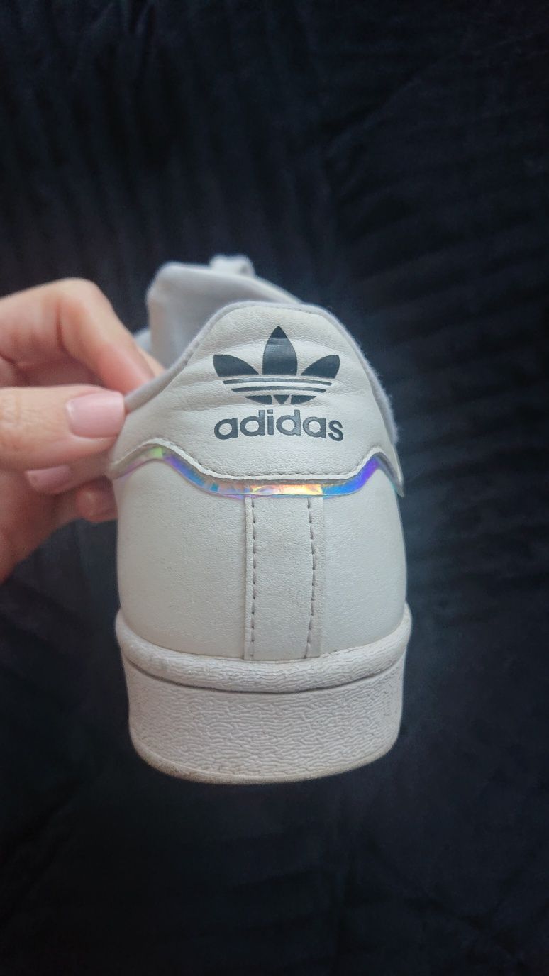 Adidas Superstar rozmiar 36 i 2/3 białe z hologramowymi dodatkami
