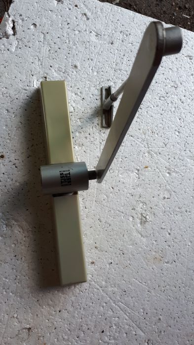 Доводчики на двері