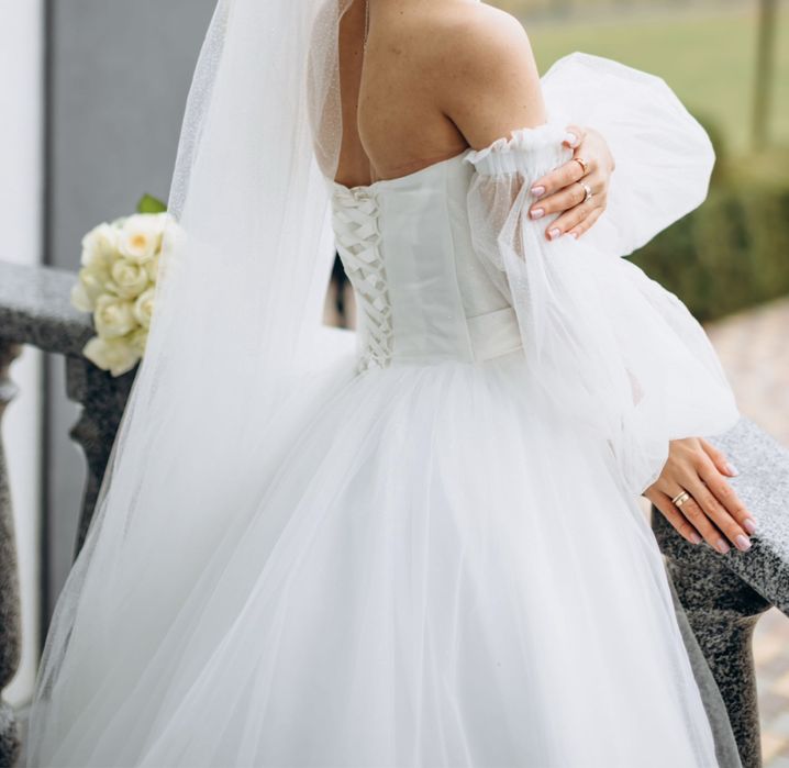 Весільна  сукня