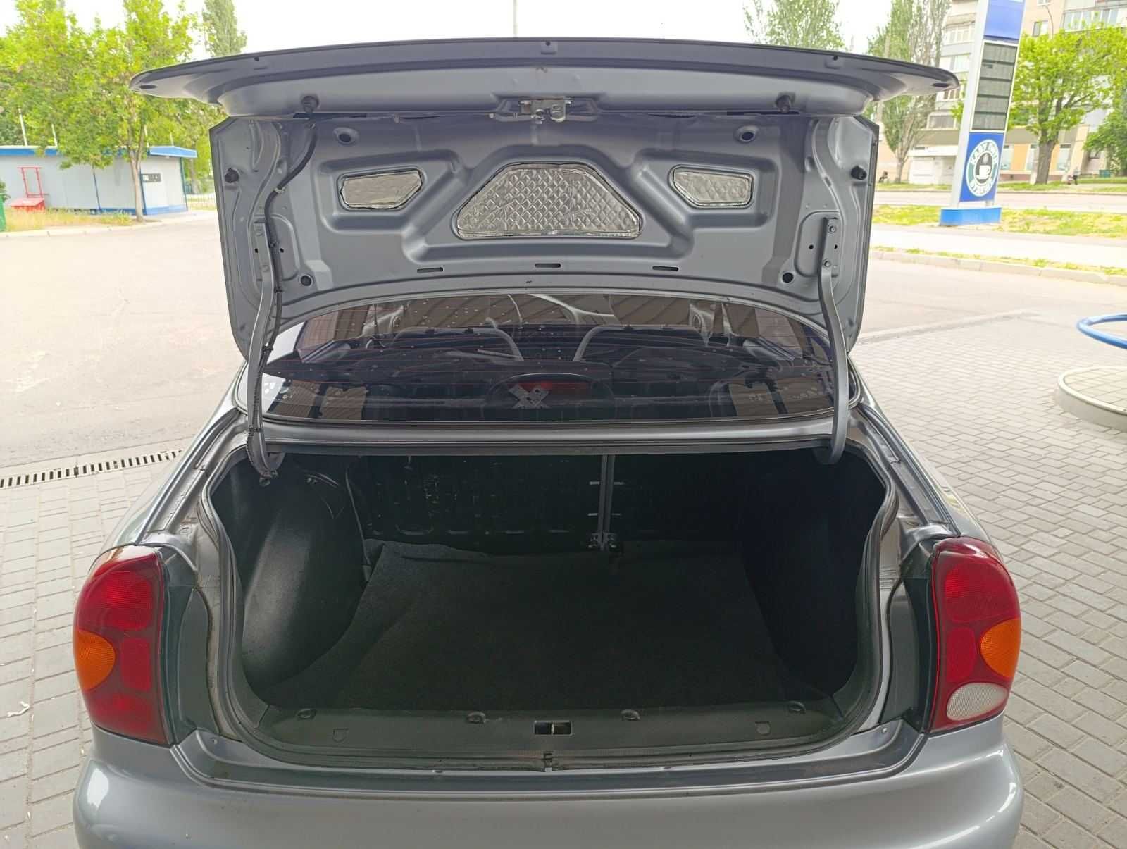 Daewoo Lanos 2010 року 1,5 л./бензин