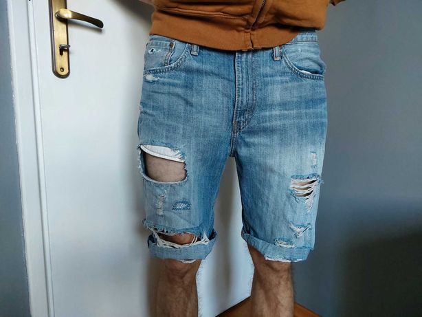 oryginalne krótkie jeansowe szorty Levi's z dziurami, W 32