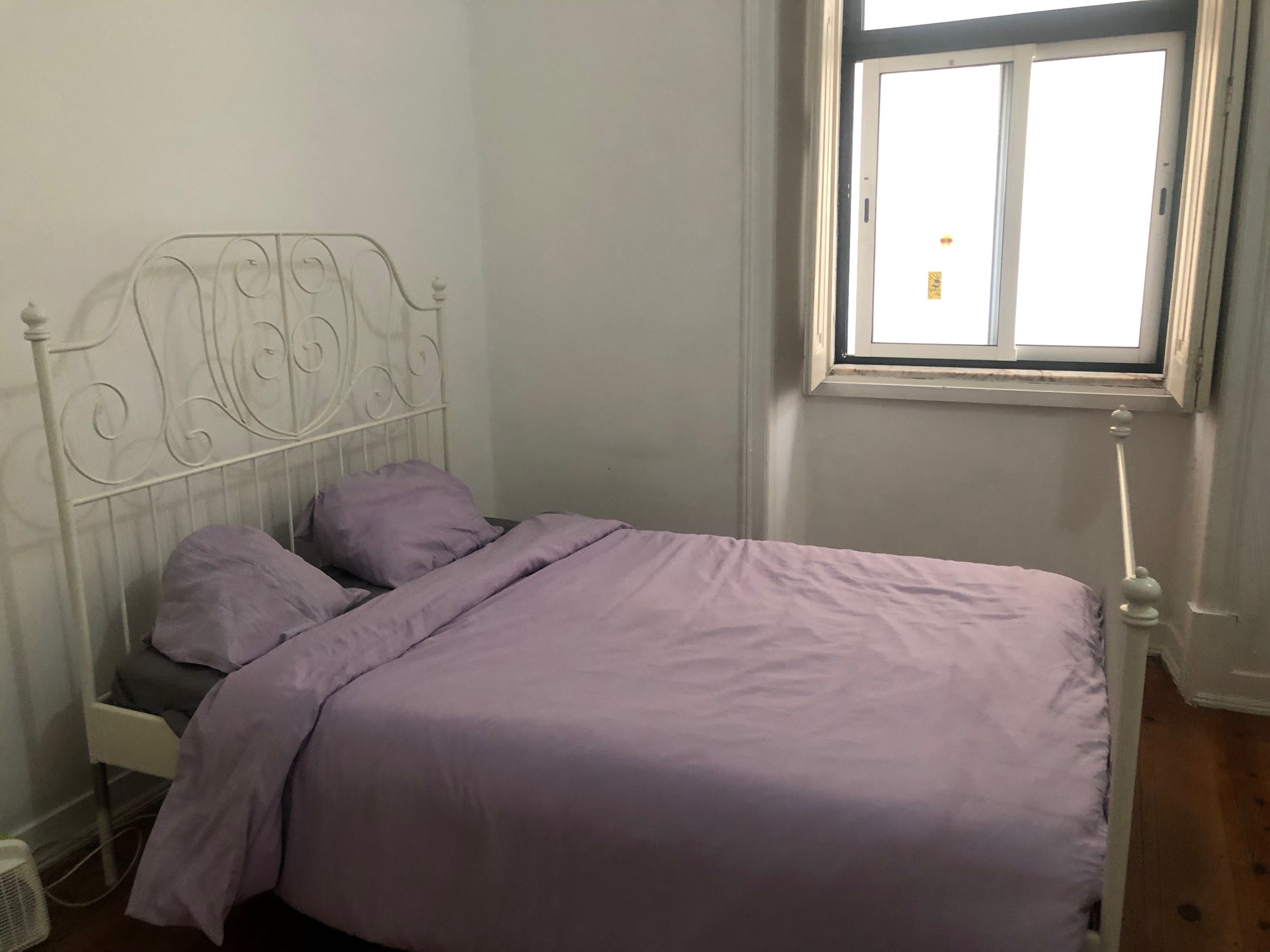 Quarto casal arroios com janela