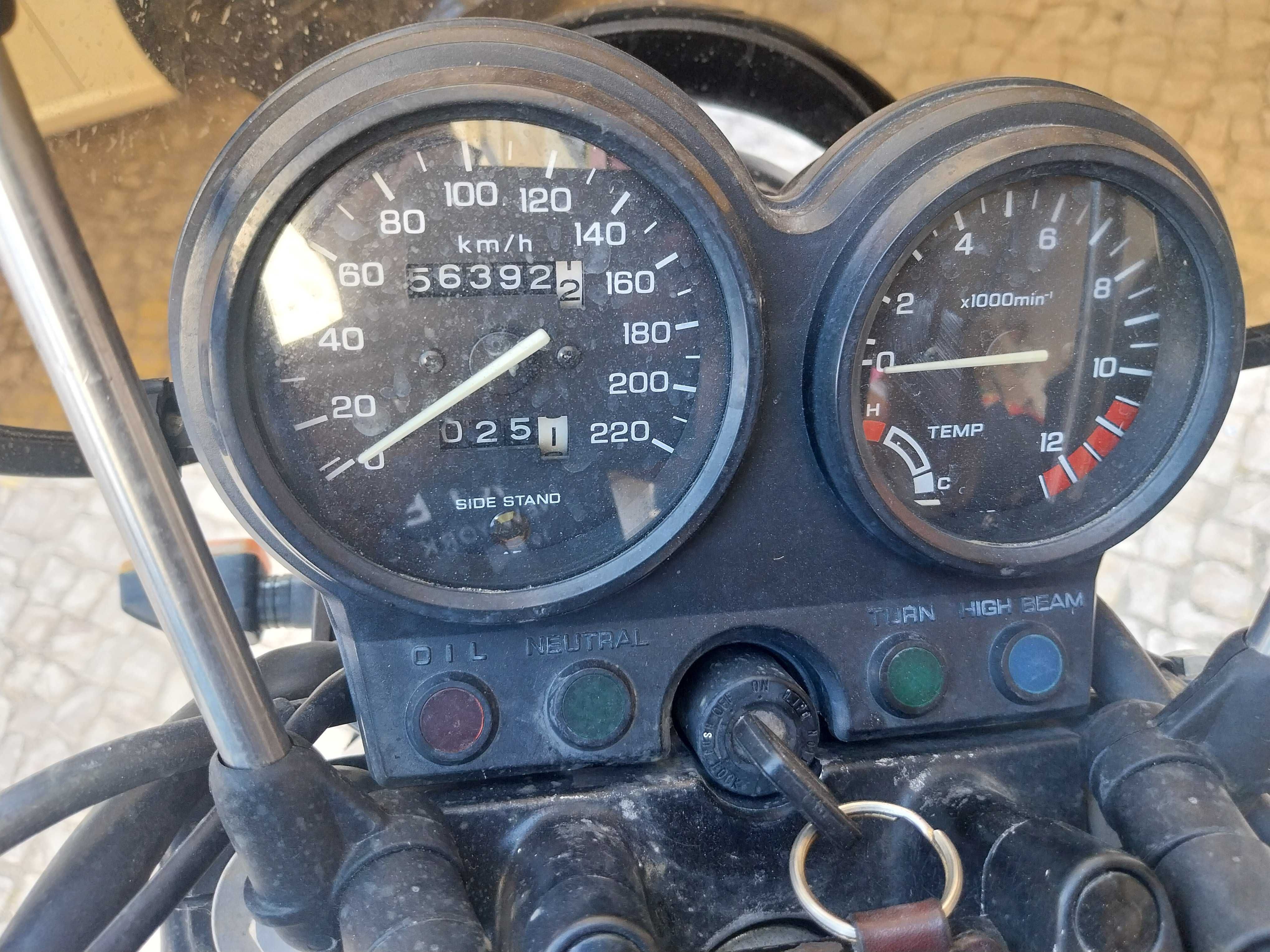 HONDA CB  500  de 1994 em bom estado a maior parte das vezes parada