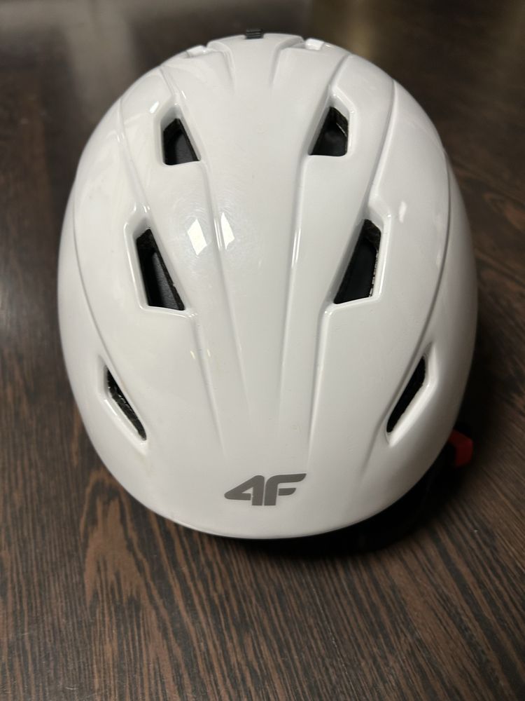 Kask narciaski 4F r S/M 52-56 cm