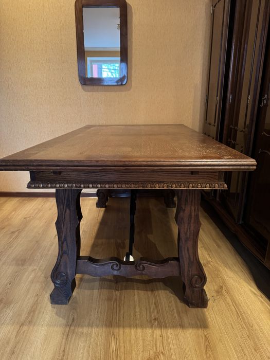 Масивний дерев’яний розкладний стіл з натурального дерева