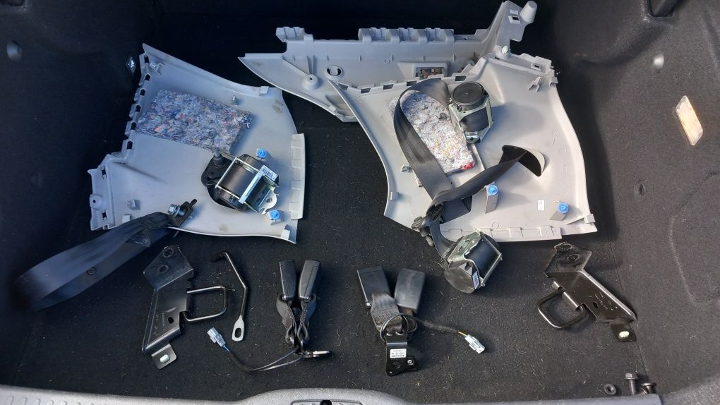 Cintos traseiros Renault Zoe e Renault Clio IV