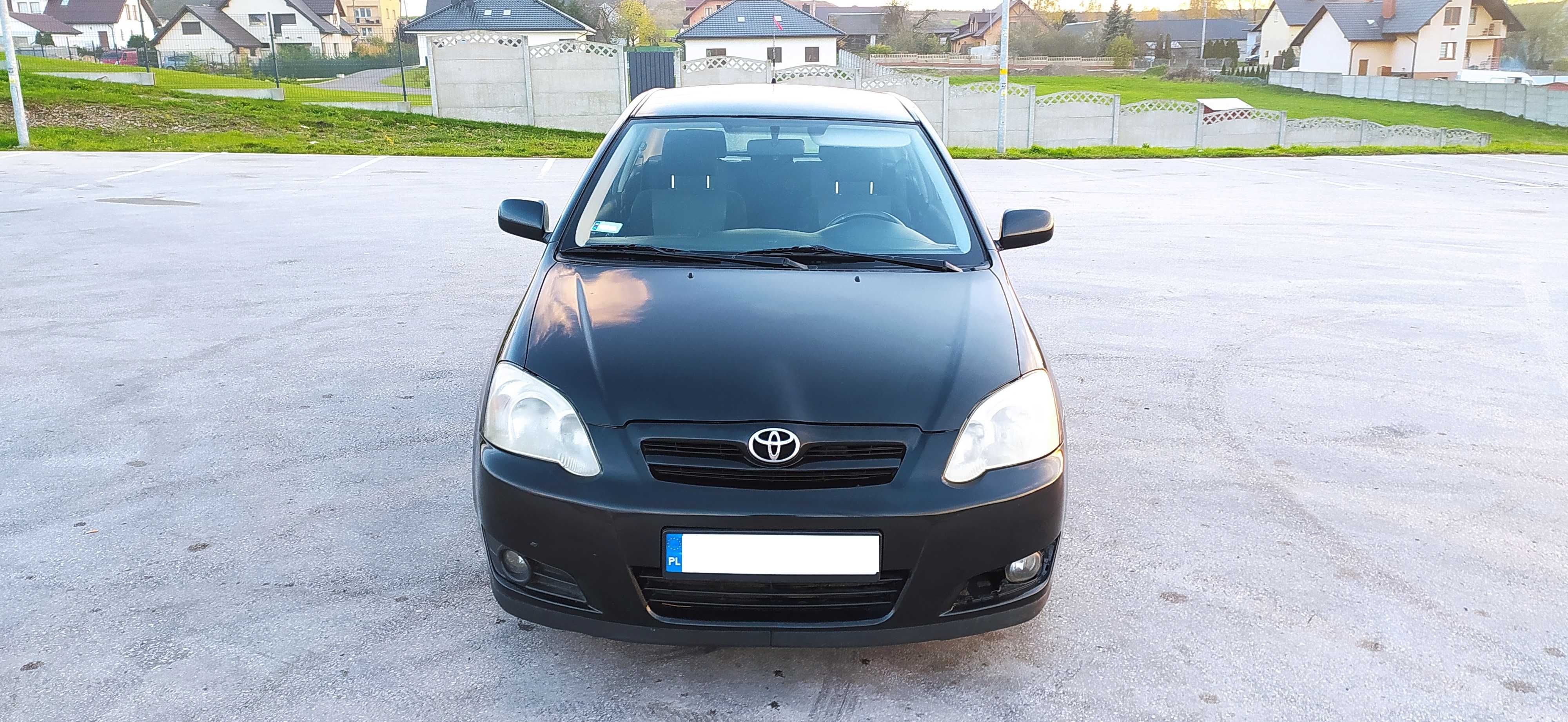 Toyota Corolla E12U z 2006 roku. Silnik 1,6 Ben+LPG, 110kM.