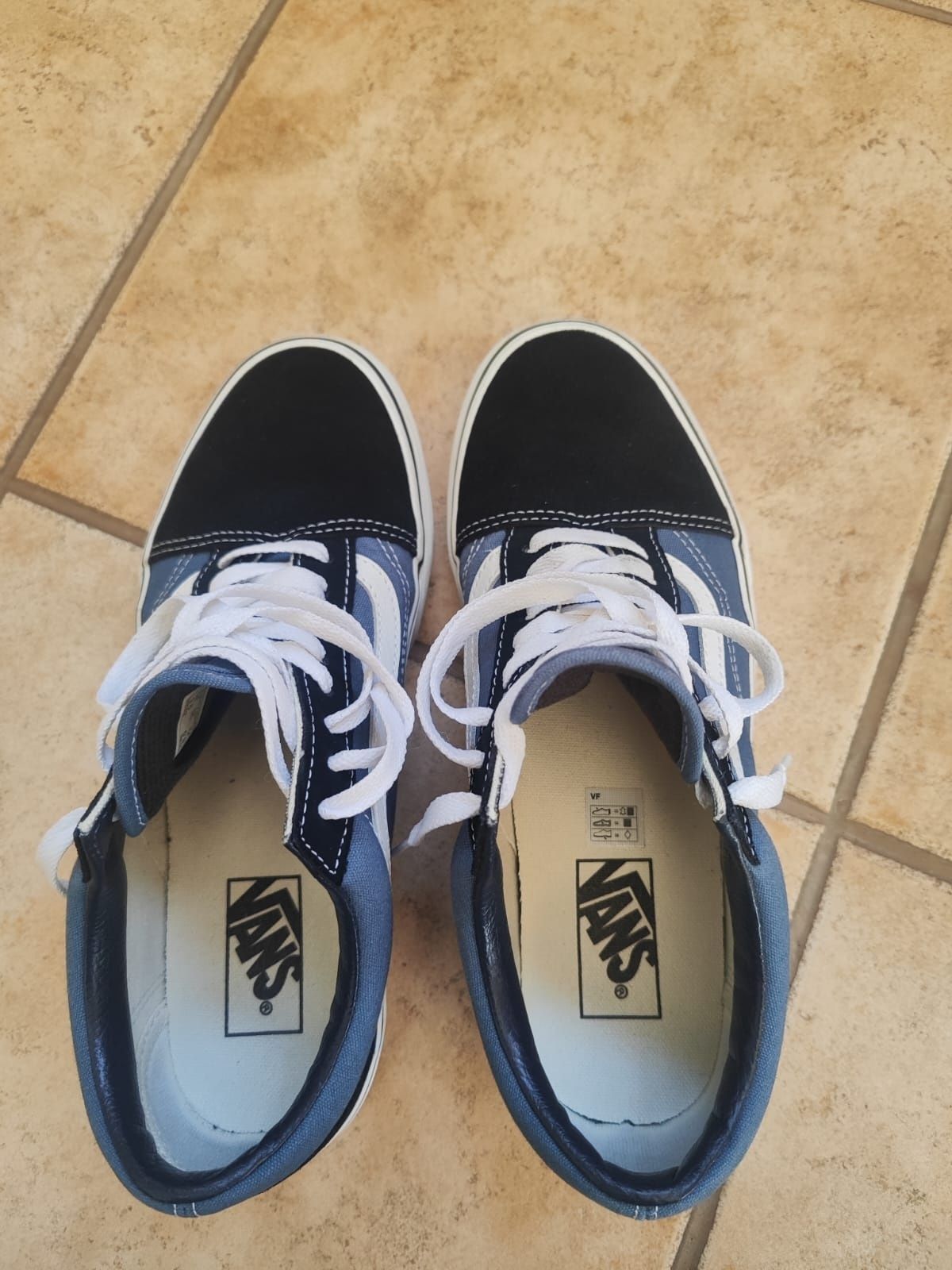 Ténis Vans, azul navy, comprados em Fevereiro e em muito bom estado.