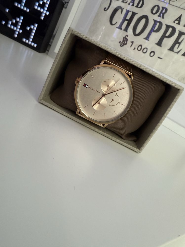 Zegarek Tommy Hilfiger – złoty