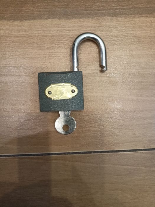 Kłódka żeliwna sprawna