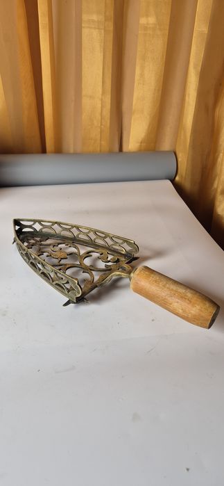 Sygnowana mosiężna podstawka pod żelazko XIX wiek 1855 rok T36