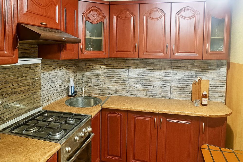 2-кімнатна квартира з меблями та косметичним ремонтом — Молодіжний