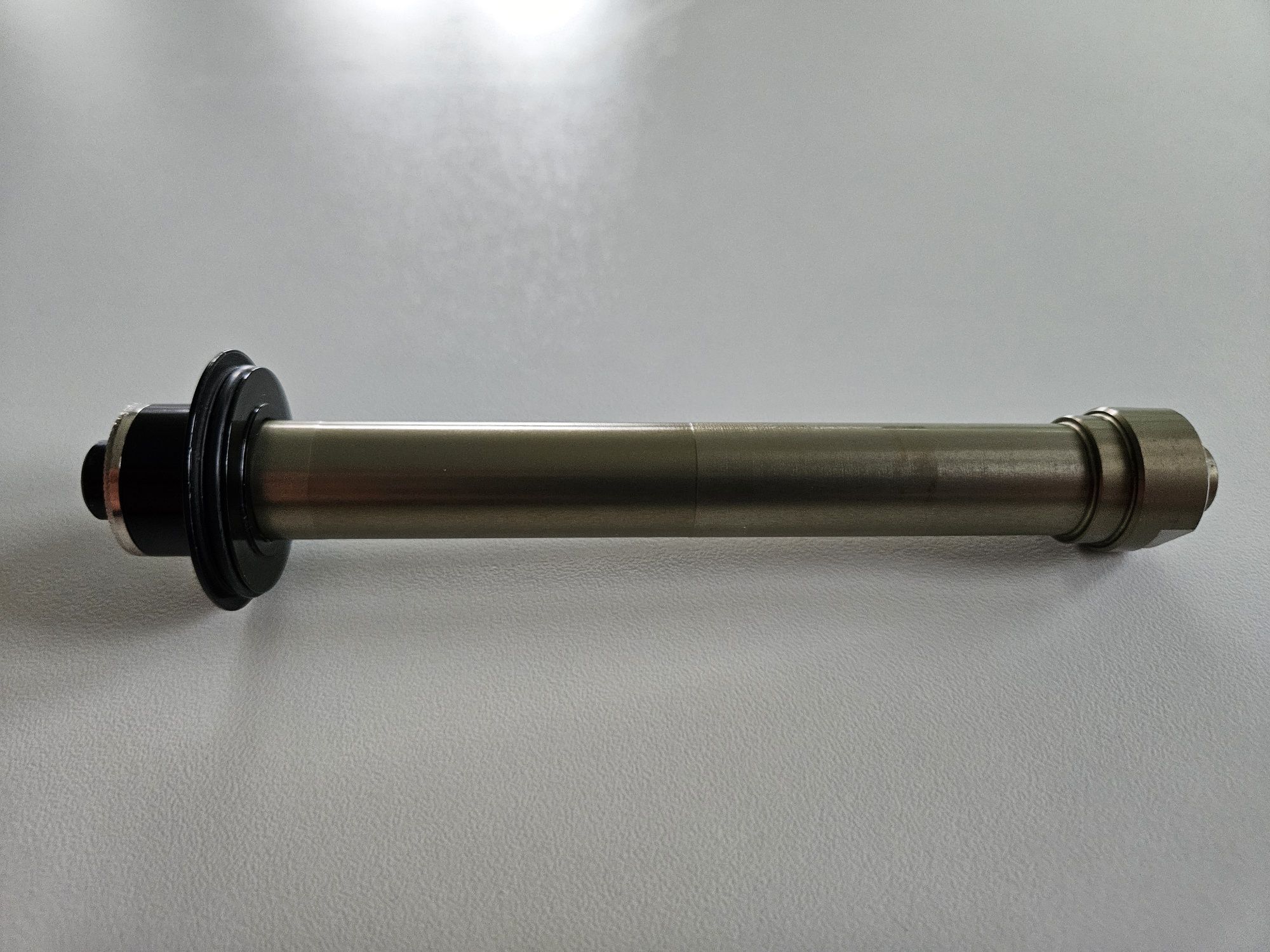 Oś piasty Novatec D792SB, adapter sztywna oś X12 do QR