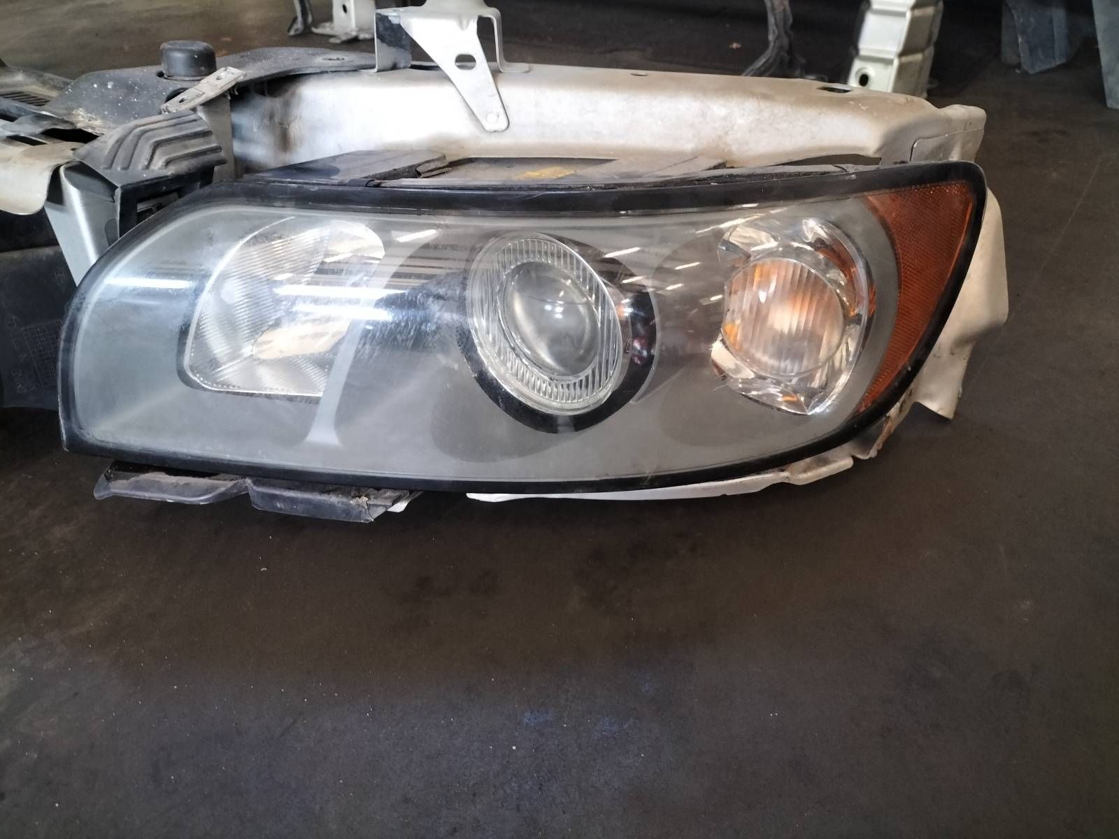 KOMPLETNY PRZÓD MASKA ZDERZAK LAMPY BŁOTNIKI VOLVO V50 I S40 II 426-26