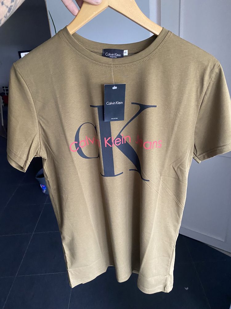 T shirt Calvin Klein nova