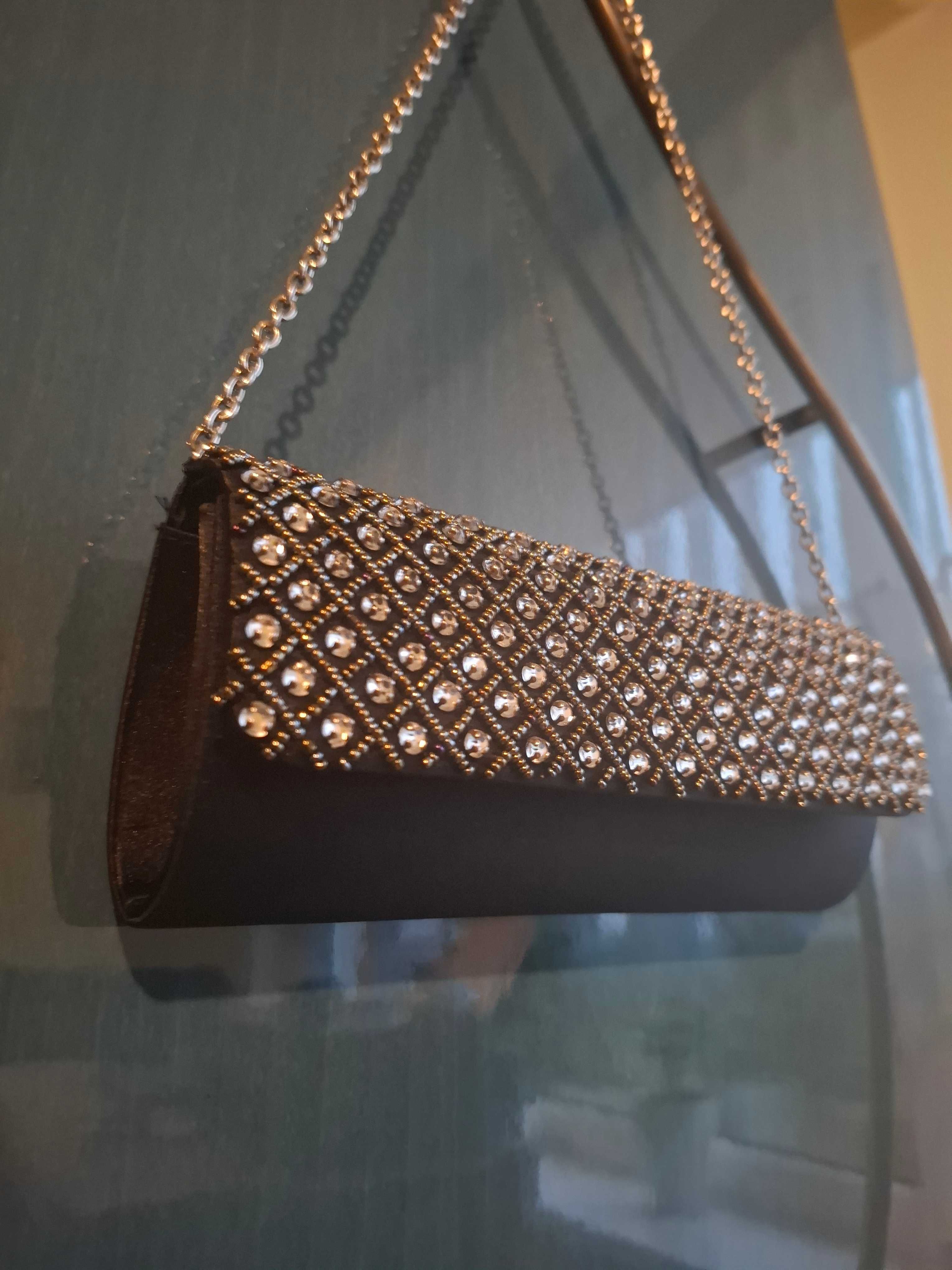 Elegancka torebka z łańcuszkiem i kryształkami Hexeline