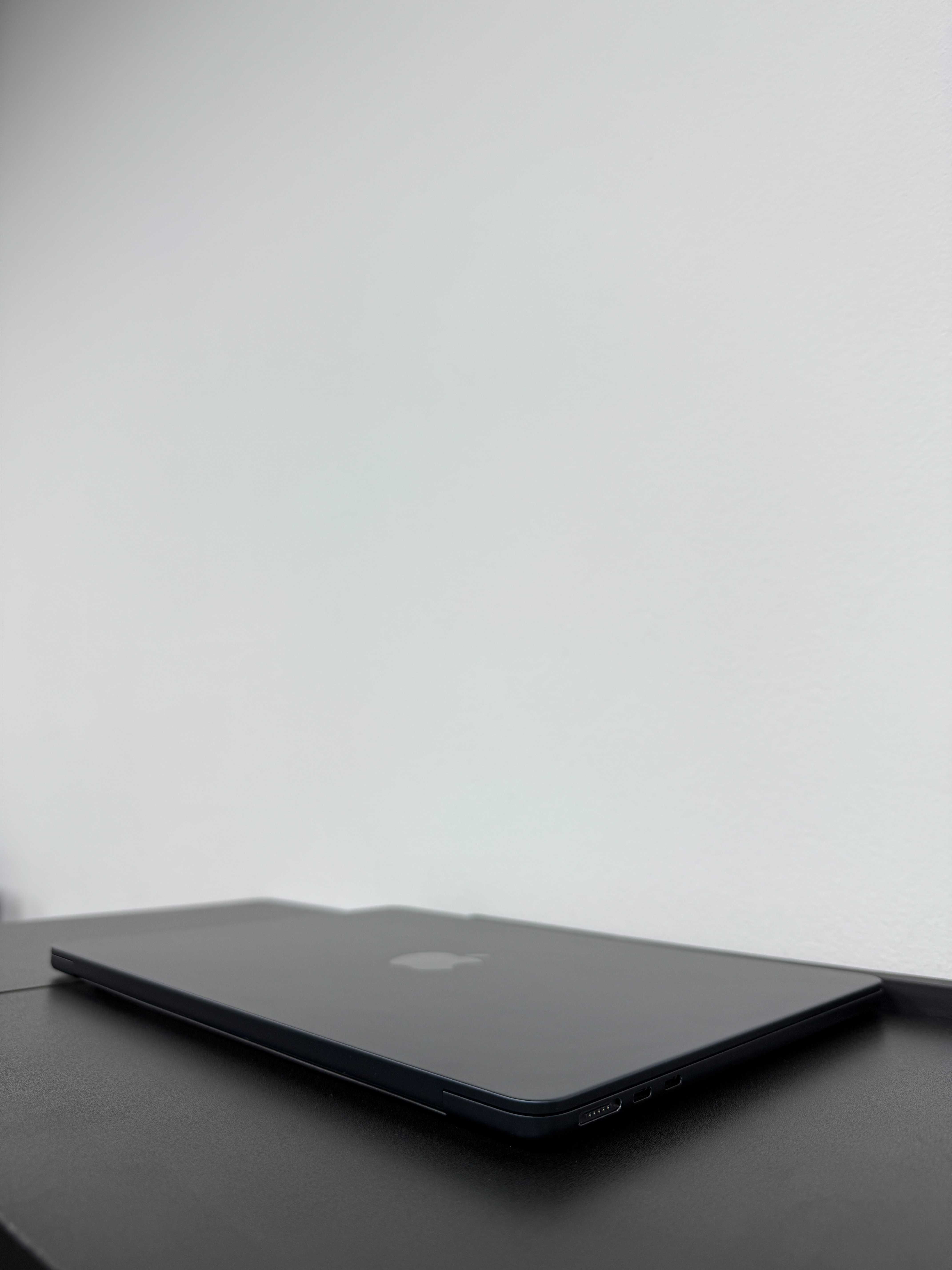 Macbook Air 2022 ( M2/8gb/256) Гарантія. 47670SV