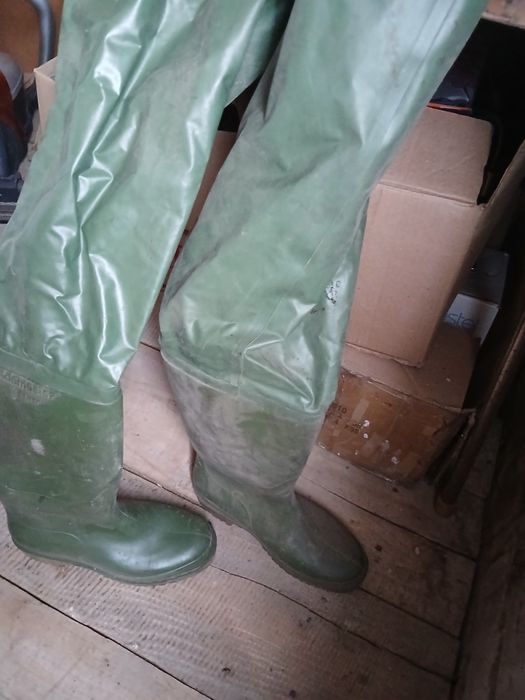 Продам чоловічі гумові чоботи для рибалки