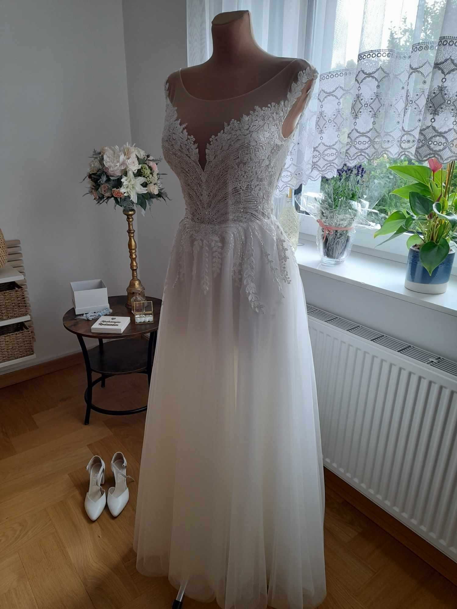 Suknia ślubna Agnes 38
