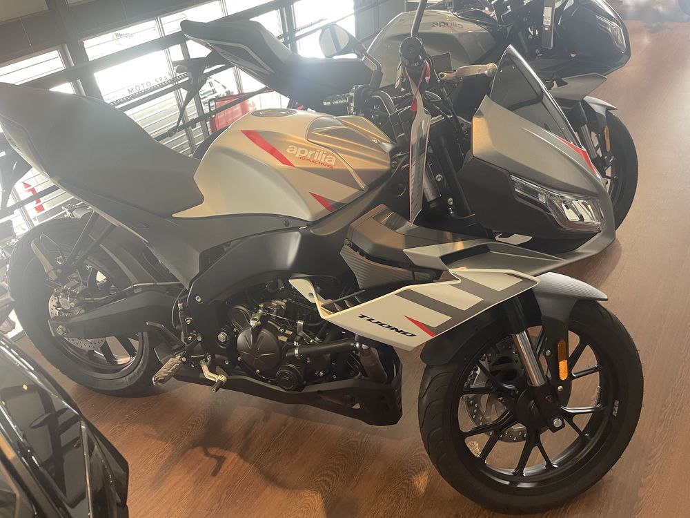 Vendo aprilia Tuono 125 como nova, comprei á 2 meses