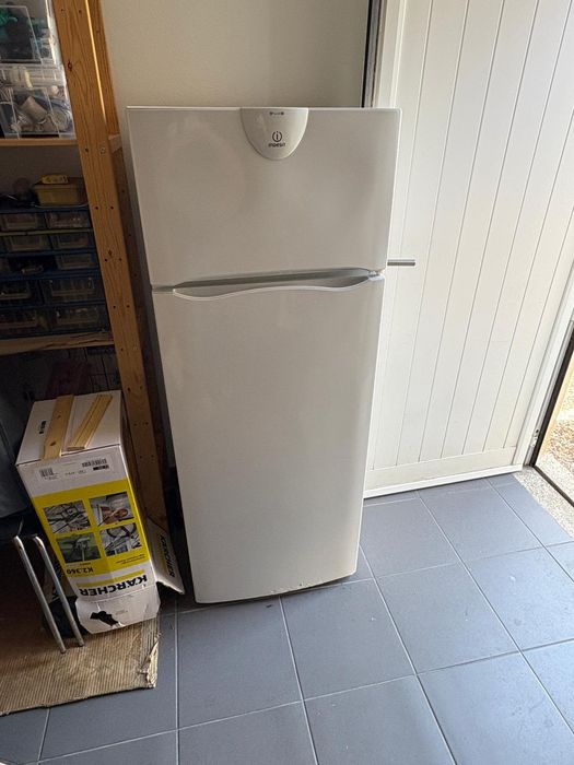 Frigorífico INDESIT  222 L - Branco