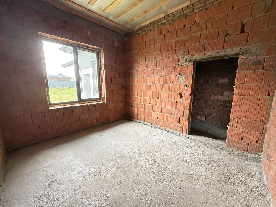 Будинок біля Десни,Зазимʼя,Лівий берег,асфальт,закрита територія