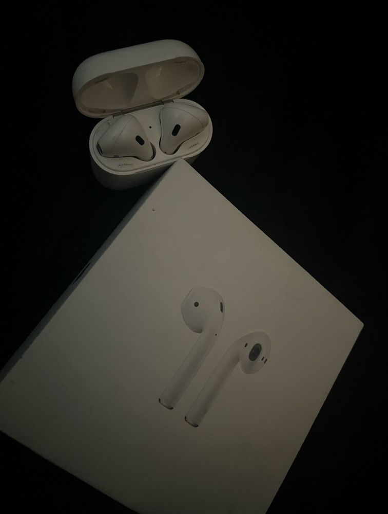 AirPods 2 (оригінал) з кейсом • A2031 A2032
