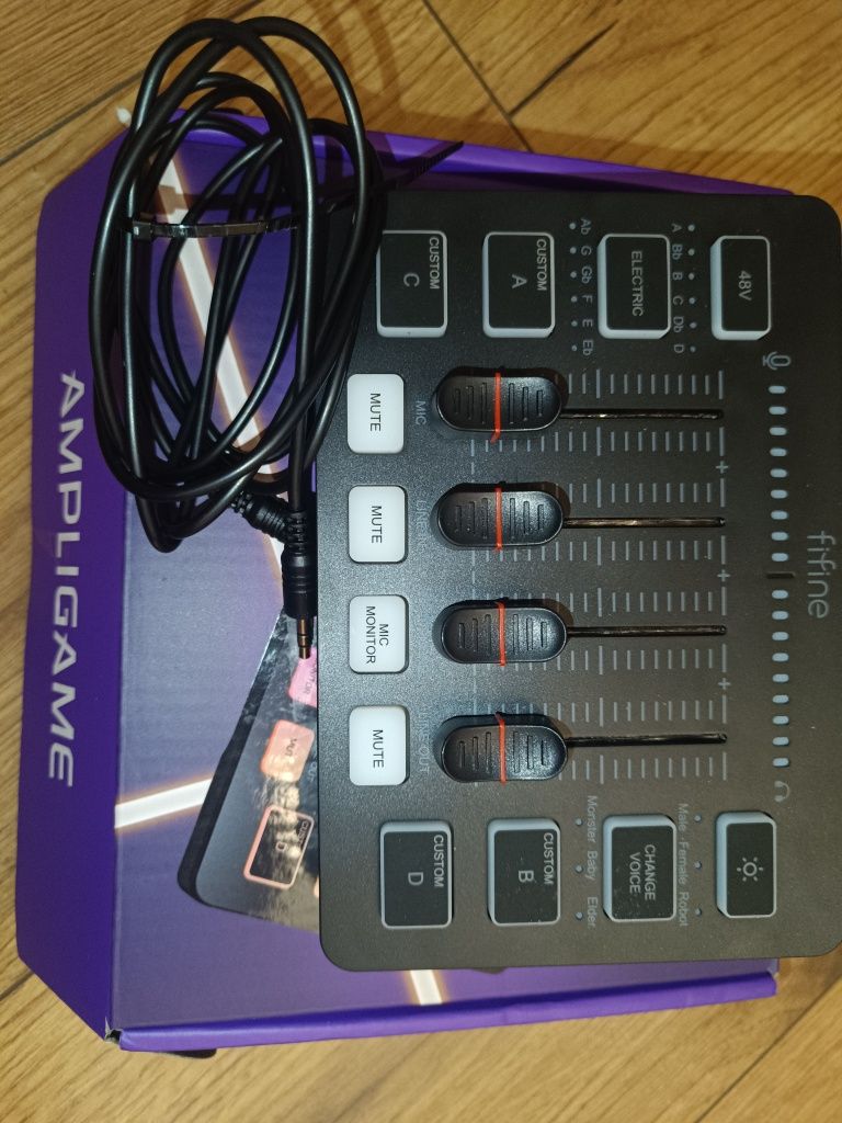 FIFINE Mikser audio do gier do przesyłania strumieniowego RGB PC