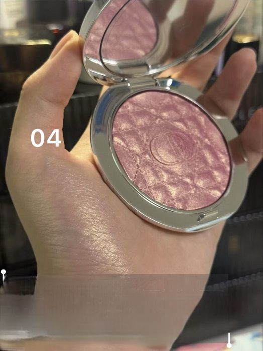 Хайлайтер Dior  forever glow luminizer 04 pink strobe